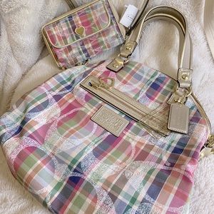 🎉 49% OFf Today Only!! 🎉Coach Purse w/Wallet